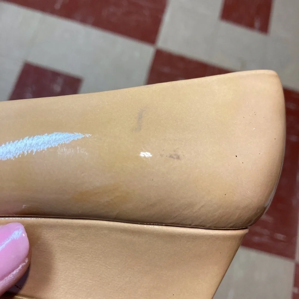 Stuart Weitzman 8 tan patent leather wedge heels